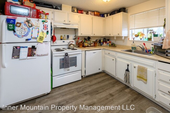 Building Photo - 2 br, 1 bath House - 2125 SW Xero Lane Uni...