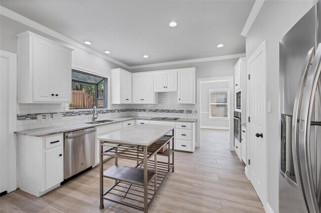 Building Photo - 331 Hurst Creek Rd