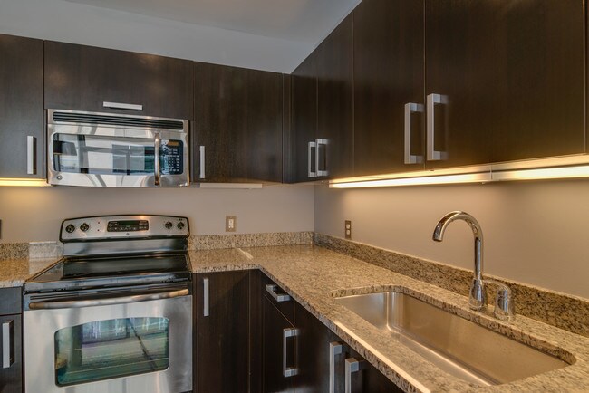 Foto del edificio - 600 12th Ave S