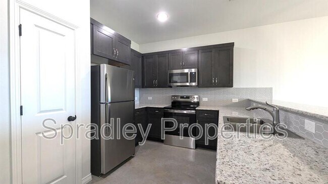 Foto del edificio - 301A Juniper Dr