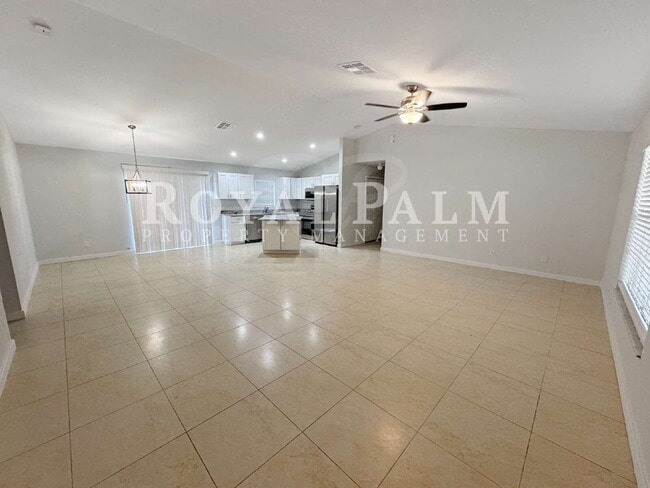 Building Photo - 210 Manatee St