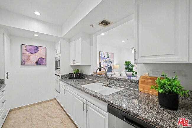 Foto del edificio - 8559 Alcott St