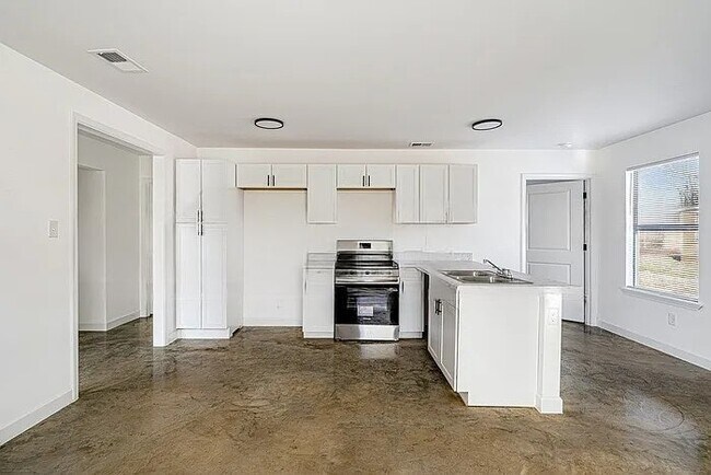 Building Photo - 1367 Chadwick Cir
