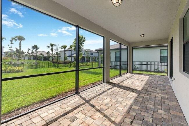 Foto del edificio - 4470 Waterside Dr