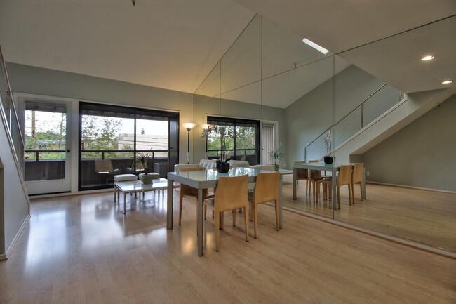 Foto del edificio - 724 Oak Grove Ave