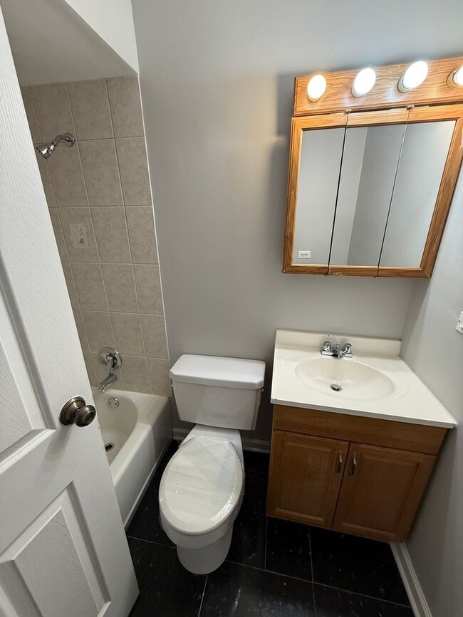 Foto del edificio - 744 W Gordon Terrace