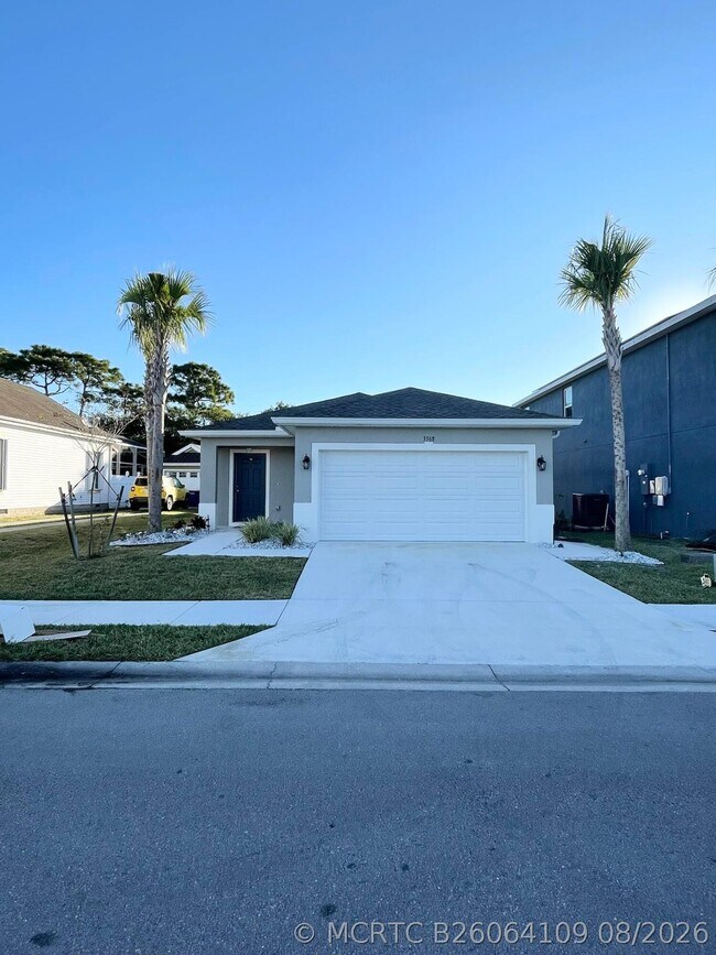 Building Photo - 3368 N Park Dr