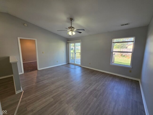 Building Photo - 6165 Pinnacle Blvd