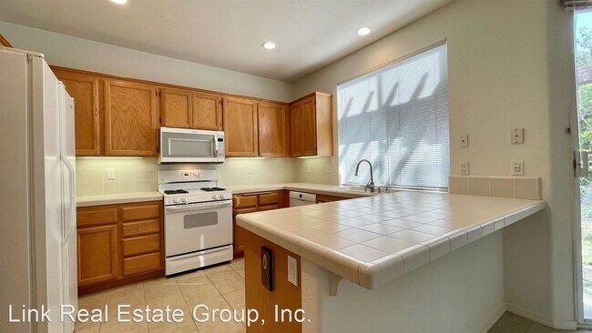Building Photo - 4 br, 3 bath House - 1329 Alder St.