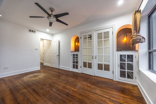 Building Photo - 3716 W Belmont Ave