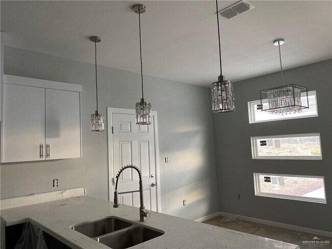 Foto del edificio - 408 E Acacia Ave