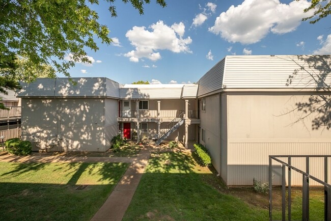 Foto del edificio - Spacious 3 Bed 2 Bath Condo in Tulsa!