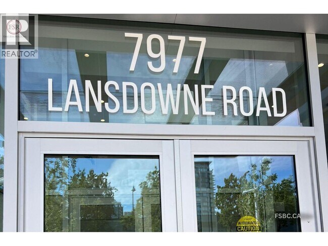 Photo du bâtiment - 7977 Lansdowne Rd