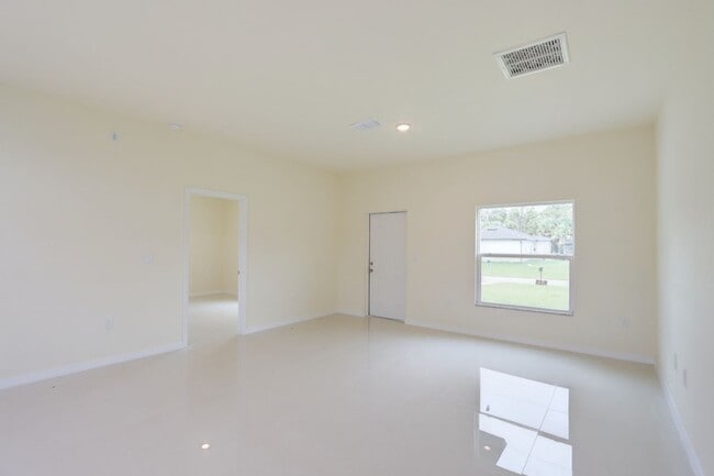 Foto del edificio - Brand New 3/2-MOVE IN READY-SEE IT TODAY!!