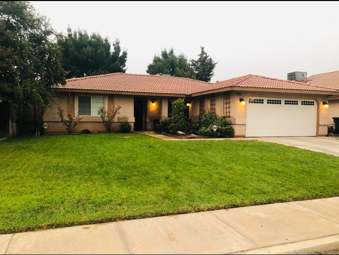 12112 ACEVES AVE. 4 BEDROOM 2 BATH OROSI House Rental in Orosi, CA