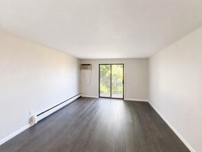 Building Photo - 645 W Lowell Ave