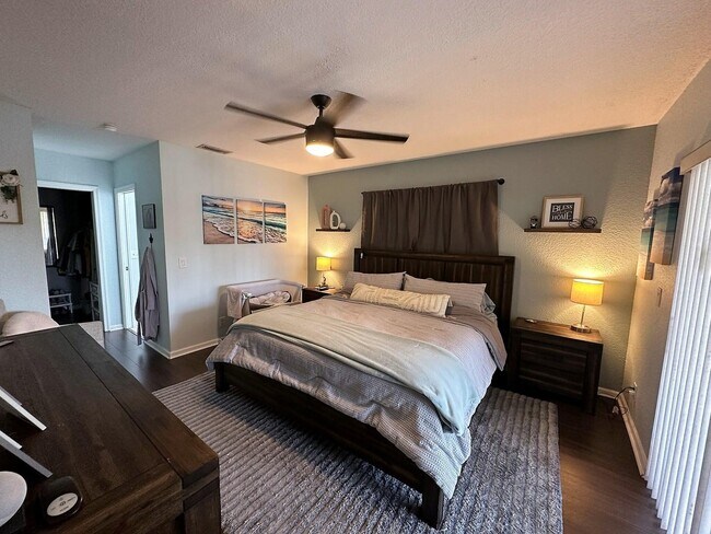 Foto del edificio - 5052 Woodstone Cir N