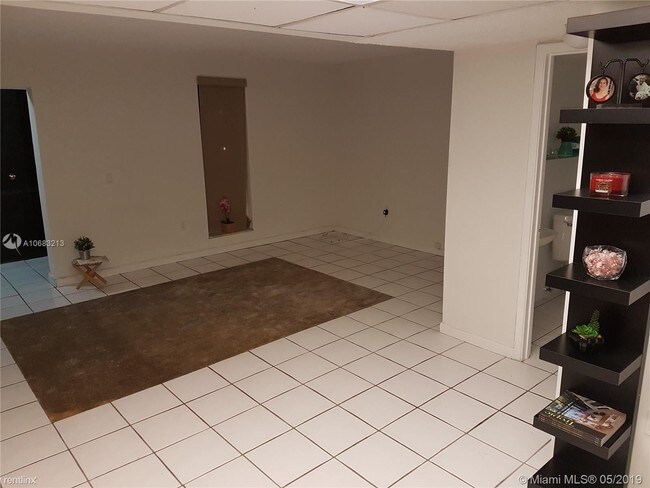 Foto del edificio - 2 br, 2 bath  - 3862 NE 171st St # B2
