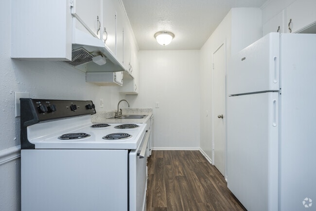 1 habitación, 1 baño - 680 pies cuadrados - Cocina - Hunting Ridge Apartments