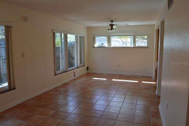 Building Photo - 526 Suwanee Cir