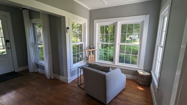 Building Photo - 102 Church St