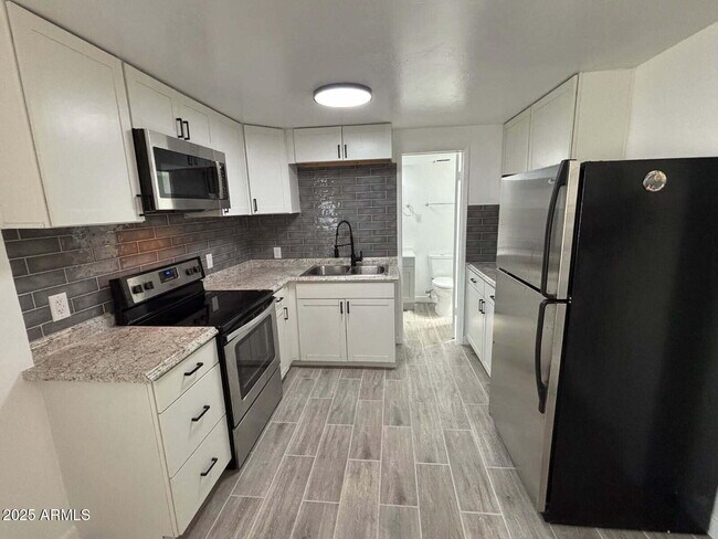 Foto del edificio - 2139 W Vista Ave