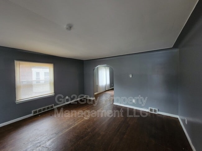 Building Photo - 2107 Ewald Cir