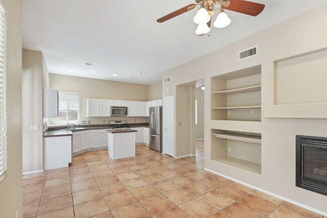 Foto del edificio - "Charming 3-Bed, 2-Bath Oasis in Tucson – Spacious 1717 Sq Ft Gem!"