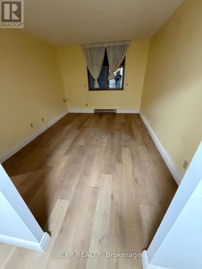 Building Photo - 2760 Carousel Crescent