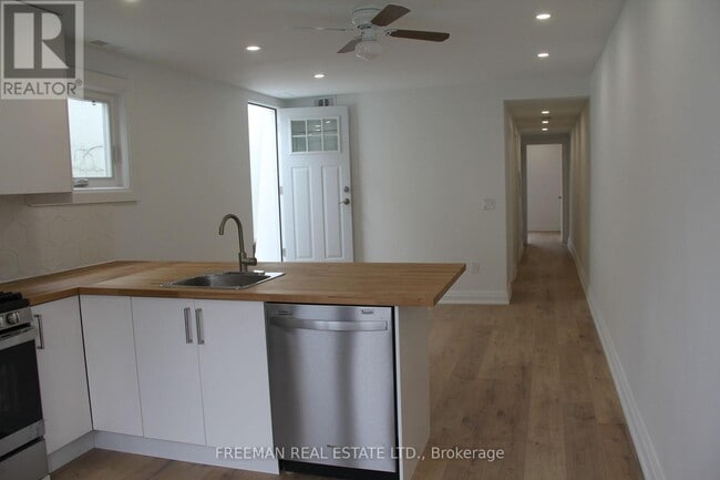 Photo du bâtiment - 3449 Yonge St