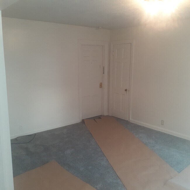 Living room`12x13 - 2329 Tytus Ave