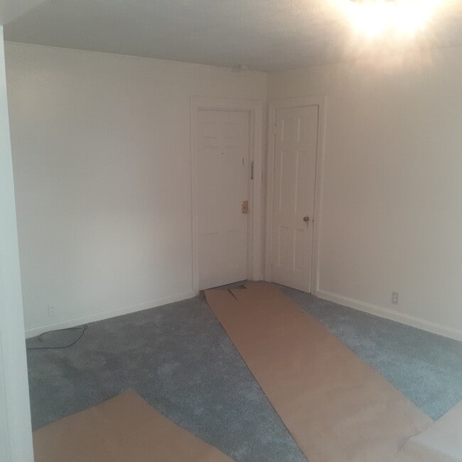 Living room`12x13 - 2329 Tytus Ave