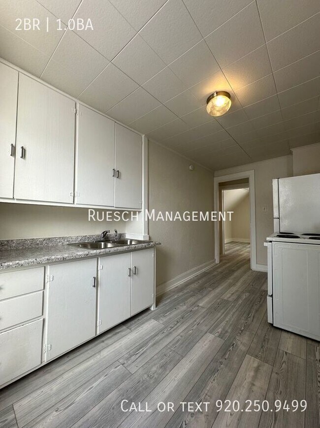 Building Photo - Newly Renovated, Spacious 2 Bedroom, 1 Bat...