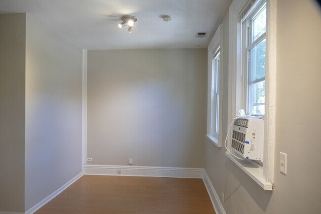Foto del edificio - 1729 N Fairfield Ave