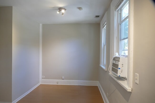 Building Photo - 1729 N Fairfield Ave