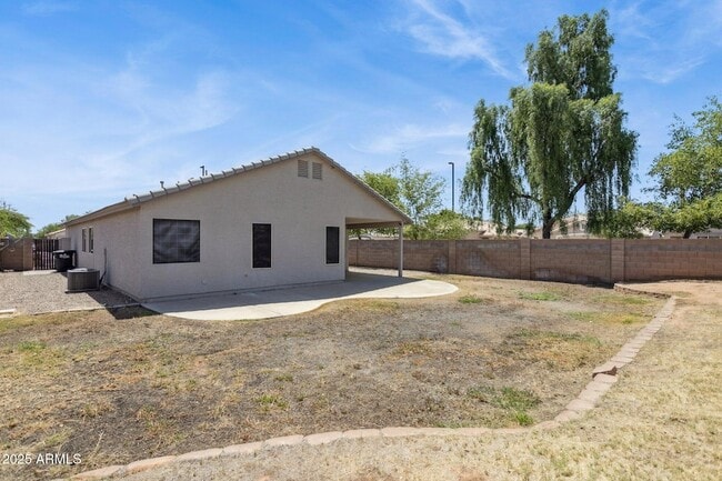 Building Photo - 1556 N Rockwell Ct
