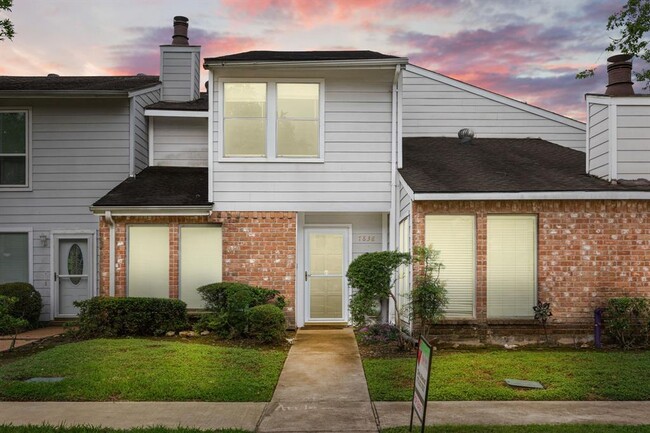 Foto del edificio - 7838 Green Lawn Dr