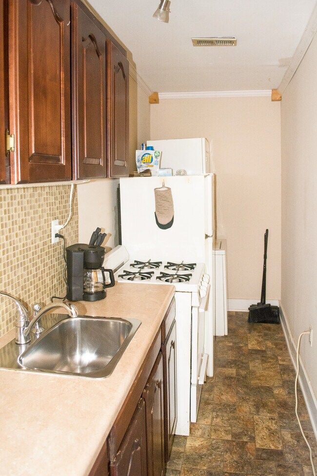 Foto del edificio - Fully Furnished Downtown Apartment