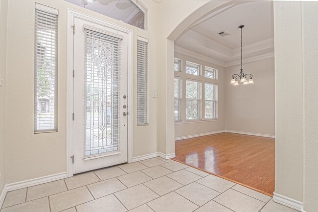 Building Photo - 405 Springwood Ct