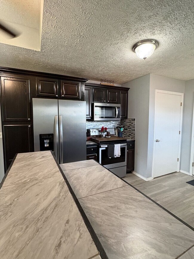 Foto del edificio - Pre-Leasing Now - Charming 3 Bed / 2 Bath ...