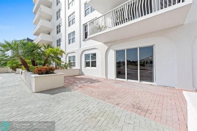 Building Photo - 1 Las Olas Cir