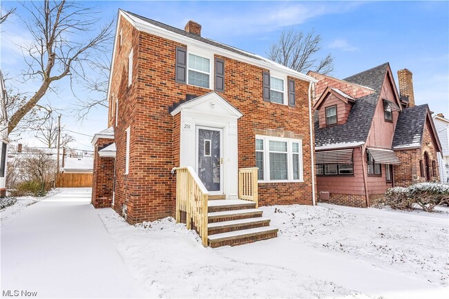 Building Photo - 256 E 210th St