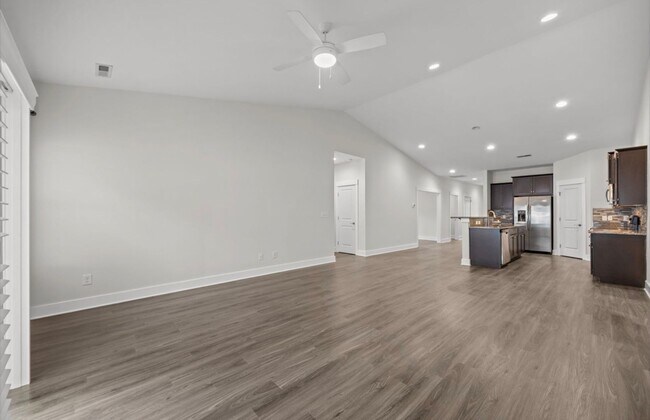 Foto del edificio - Like New Garden View Townhome in Graham
