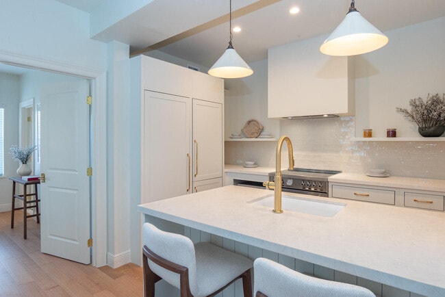 Building Photo - 184 Sunset Ave