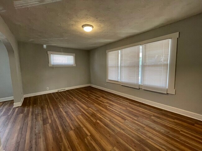Foto del edificio - Westside 2 Bed/ 1 Bath