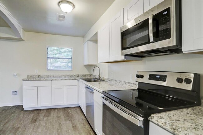 Building Photo - 308 Shady Ln