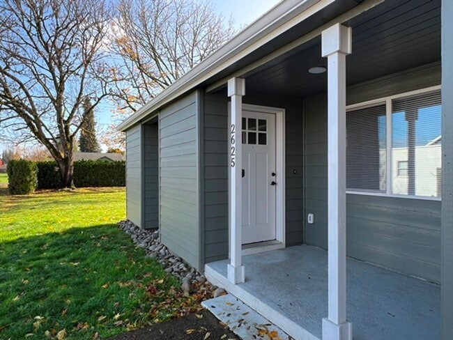 Building Photo - 3Bd/2Ba Two Story House - Available Now!