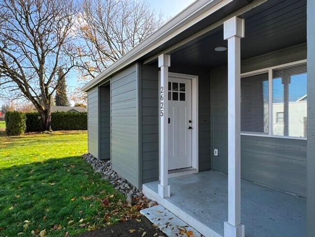 Foto del edificio - 3Bd/2Ba Two Story House - Available Now!