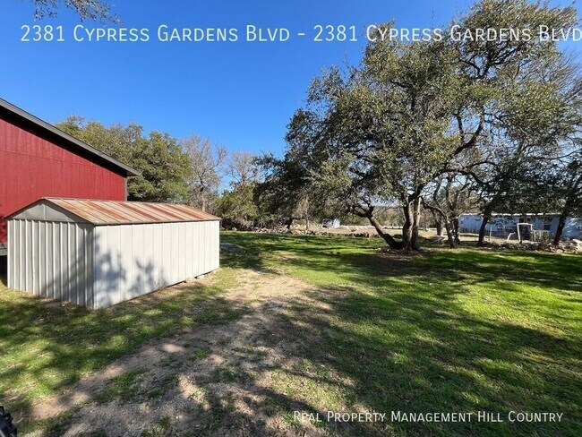 Foto del edificio - 2381 Cypress Gardens Blvd