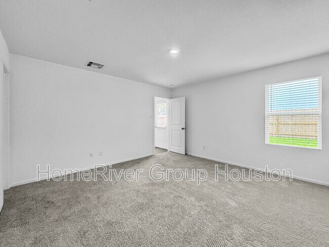 Foto del edificio - 5830 Starling Dr